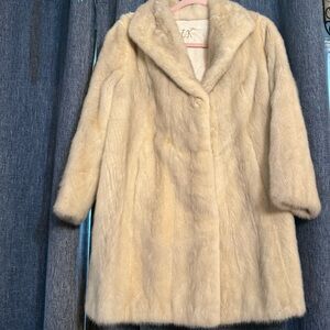 EK Elegant Cream Mink Fur Coat